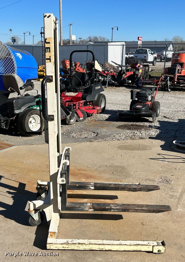 Jet pallet jack in Litchfield, IL Item NE9584 for sale Purple Wave