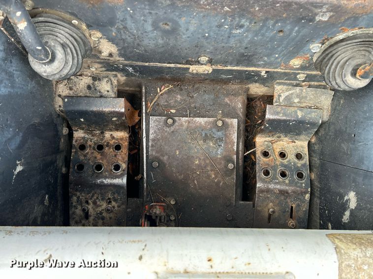 image for item NE9629 1998 Bobcat 863  skid steer loader