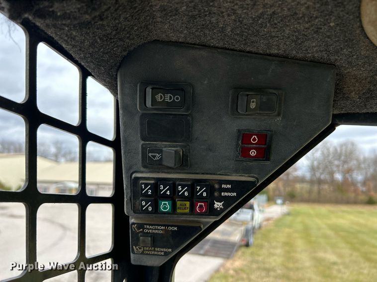 image for item NE9629 1998 Bobcat 863  skid steer loader