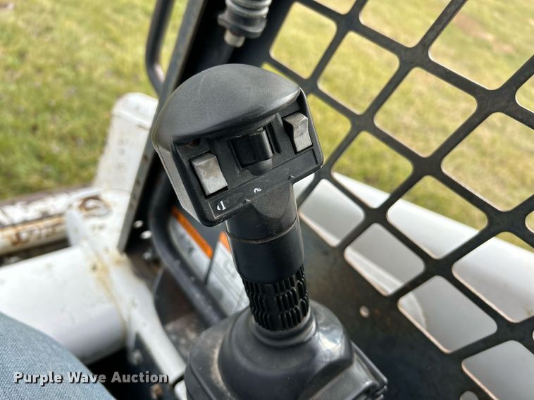 image for item NE9629 1998 Bobcat 863  skid steer loader