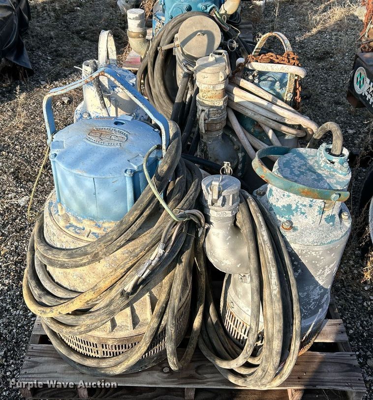 image for item NE9634 (4) submersible pumps