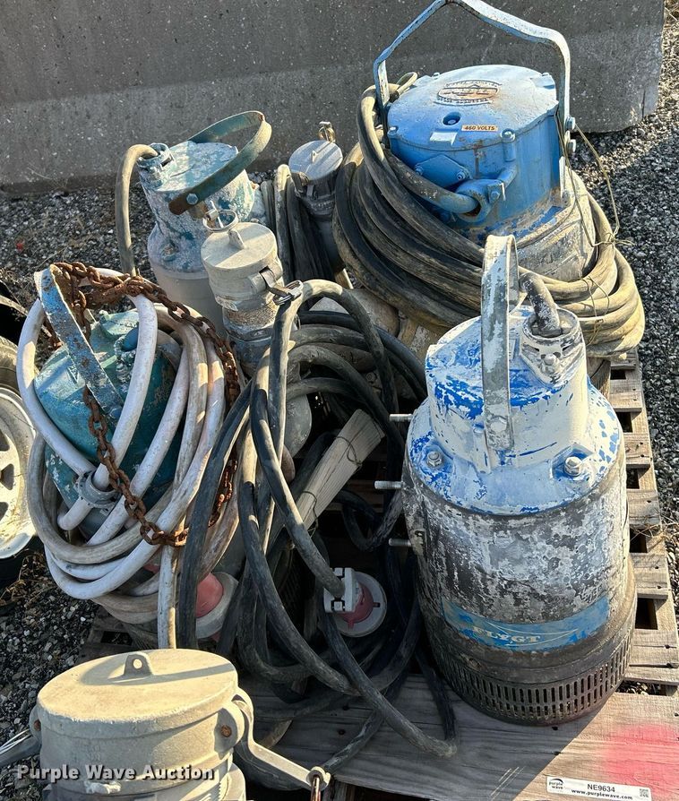image for item NE9634 (4) submersible pumps