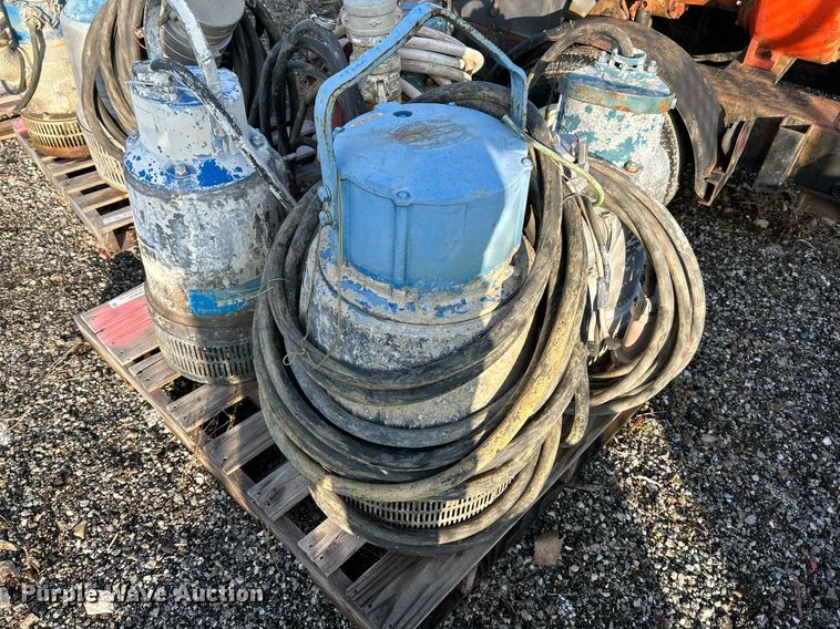 image for item NE9634 (4) submersible pumps