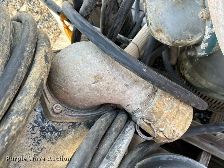 image for item NE9634 (4) submersible pumps