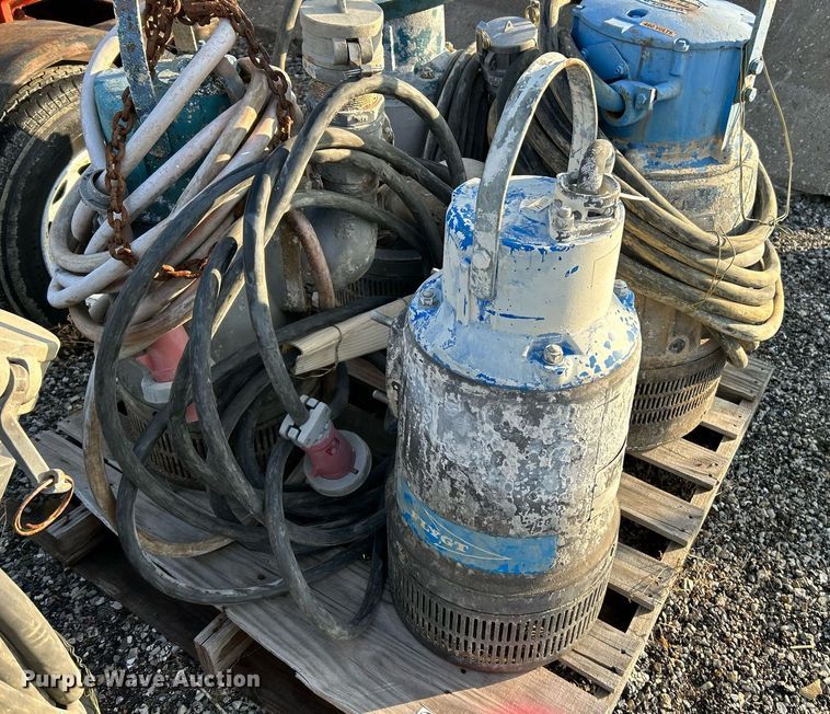 image for item NE9634 (4) submersible pumps