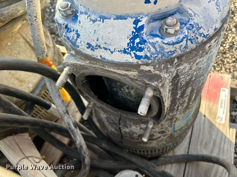 image for item NE9634 (4) submersible pumps