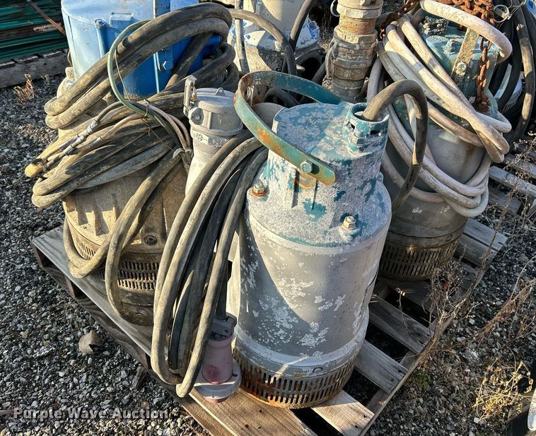 image for item NE9634 (4) submersible pumps