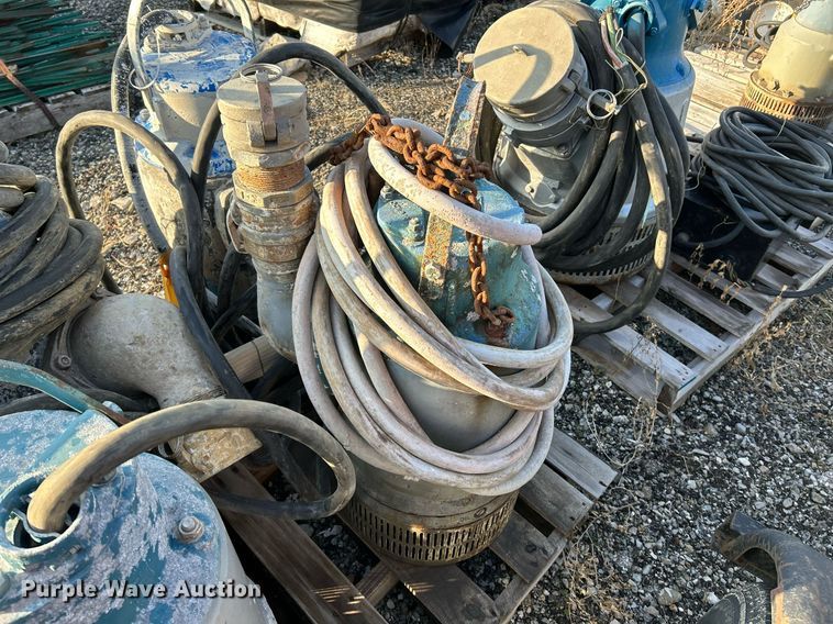 image for item NE9634 (4) submersible pumps