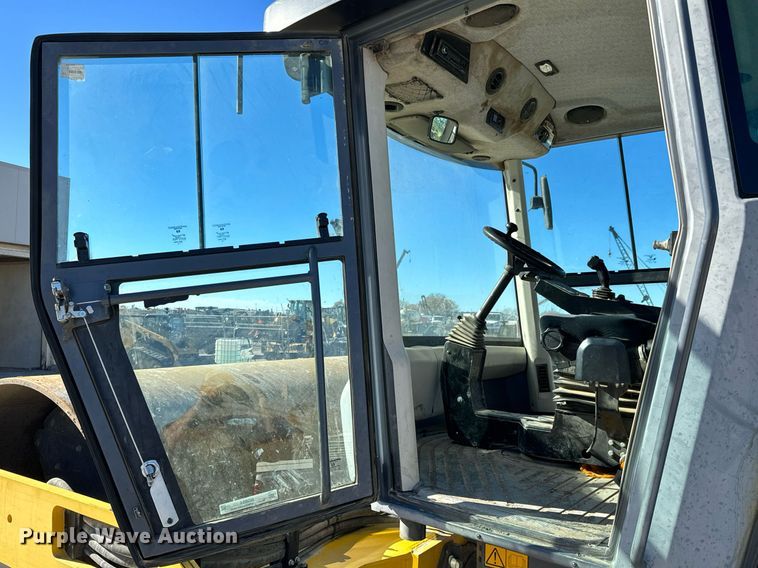 image for item NI9554 2015 Dynapac CA2500D  single drum vibratory roller