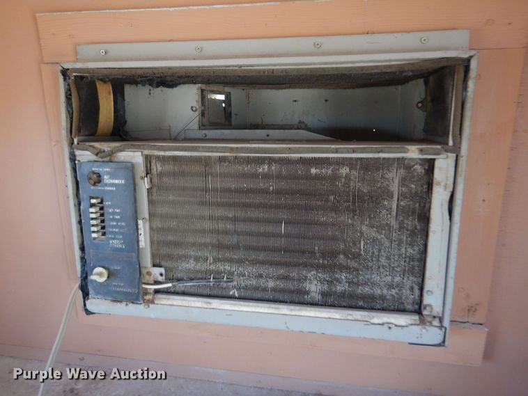 image for item NI9585 1971 Rond  job site trailer