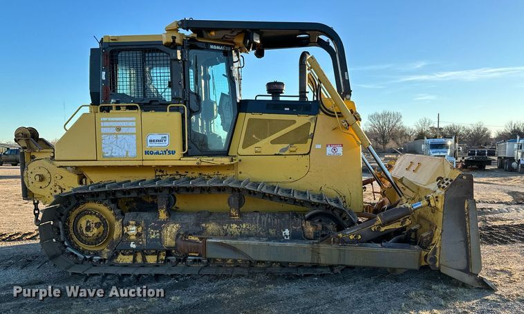 image for item NI9586 2013 Komatsu D65WX-17  dozer