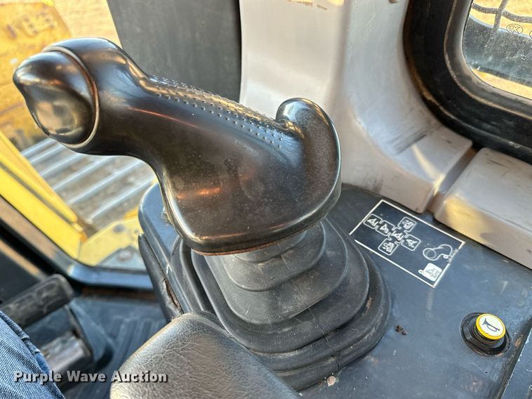 image for item NI9586 2013 Komatsu D65WX-17  dozer