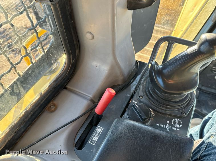 image for item NI9586 2013 Komatsu D65WX-17  dozer