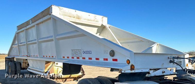 image for item NI9590 2005 Corn Belt S-4202  bottom dump trailer