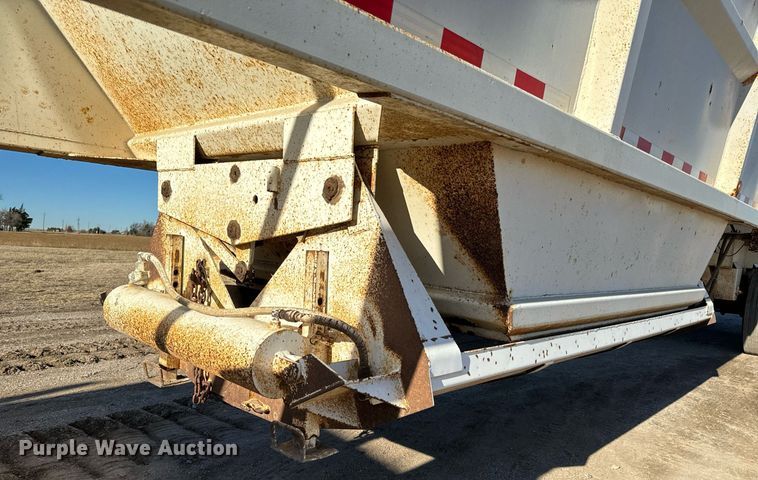 image for item NI9590 2005 Corn Belt S-4202  bottom dump trailer