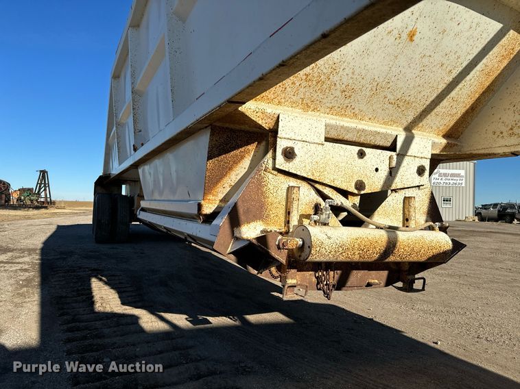 image for item NI9590 2005 Corn Belt S-4202  bottom dump trailer