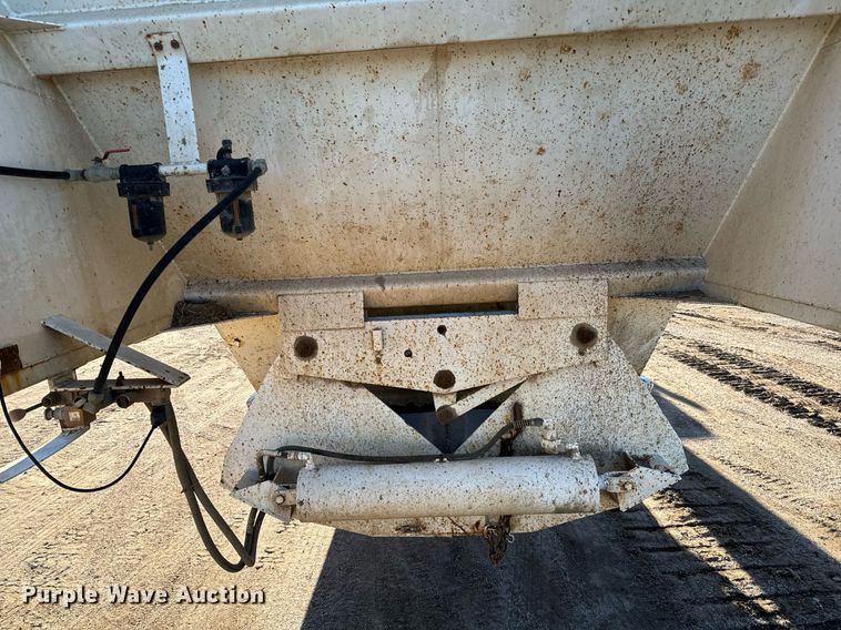 image for item NI9590 2005 Corn Belt S-4202  bottom dump trailer