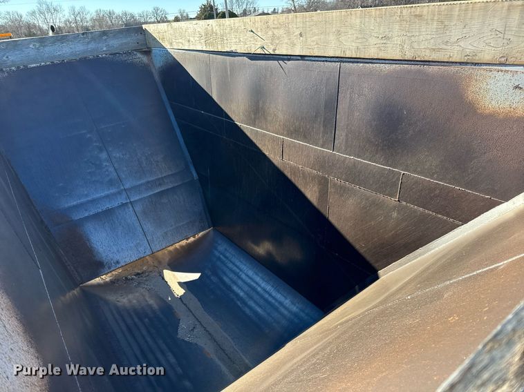 image for item NI9590 2005 Corn Belt S-4202  bottom dump trailer