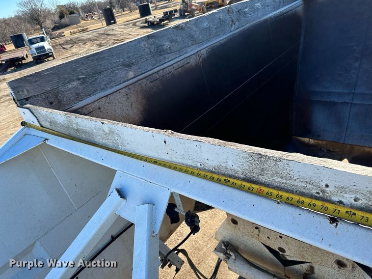 image for item NI9590 2005 Corn Belt S-4202  bottom dump trailer