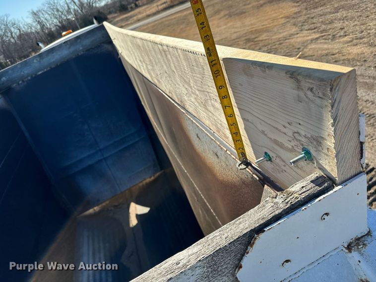 image for item NI9590 2005 Corn Belt S-4202  bottom dump trailer