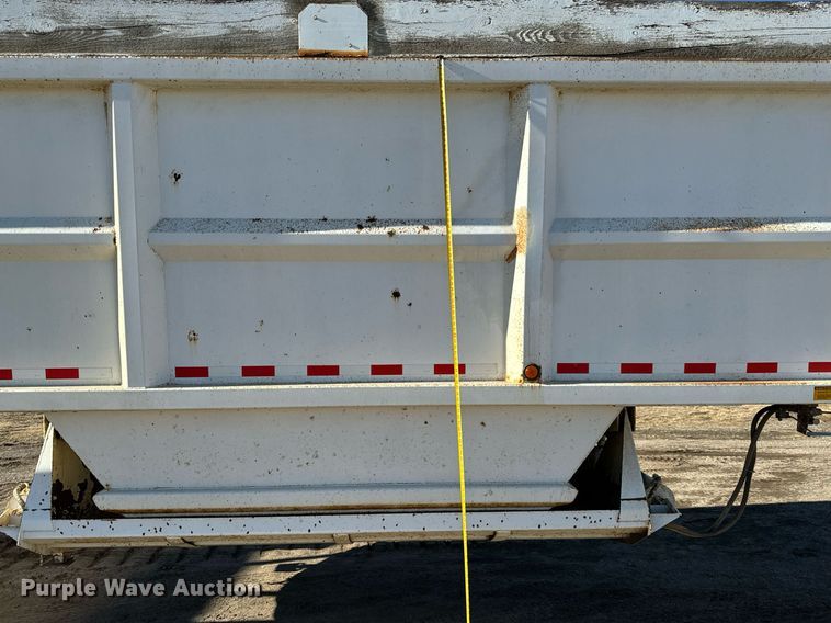 image for item NI9590 2005 Corn Belt S-4202  bottom dump trailer