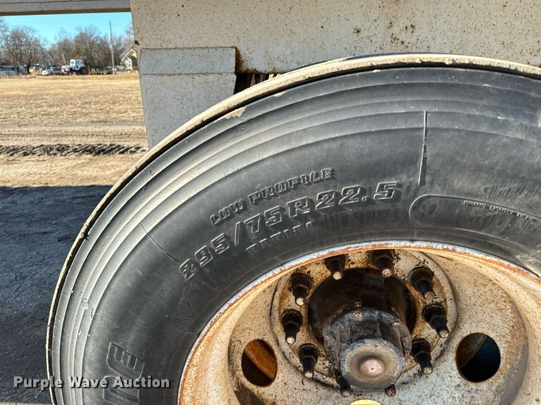 image for item NI9590 2005 Corn Belt S-4202  bottom dump trailer