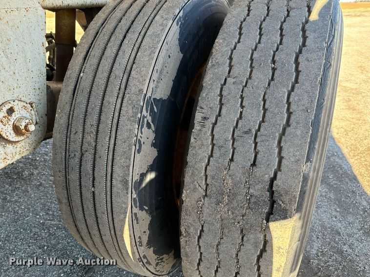 image for item NI9590 2005 Corn Belt S-4202  bottom dump trailer