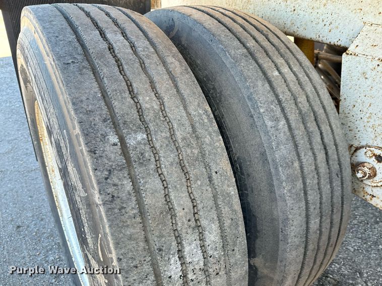 image for item NI9590 2005 Corn Belt S-4202  bottom dump trailer