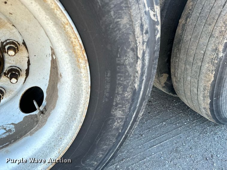 image for item NI9590 2005 Corn Belt S-4202  bottom dump trailer