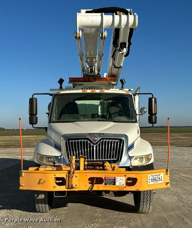 image for item NI9598 2011 International 4300  bucket truck
