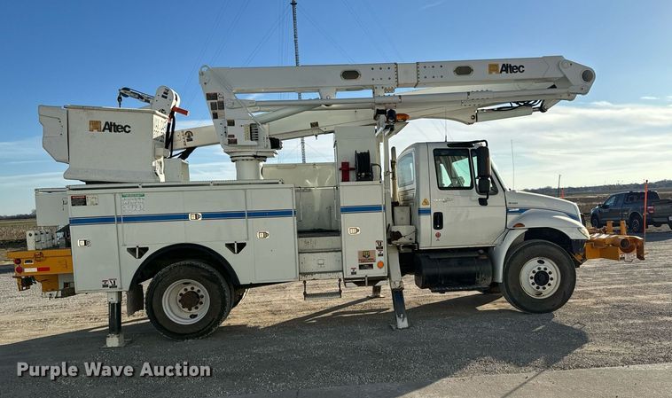 image for item NI9598 2011 International 4300  bucket truck