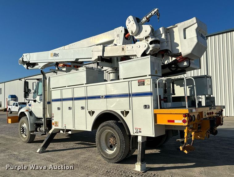 image for item NI9598 2011 International 4300  bucket truck