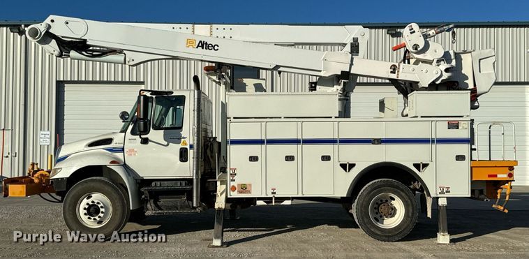 image for item NI9598 2011 International 4300  bucket truck