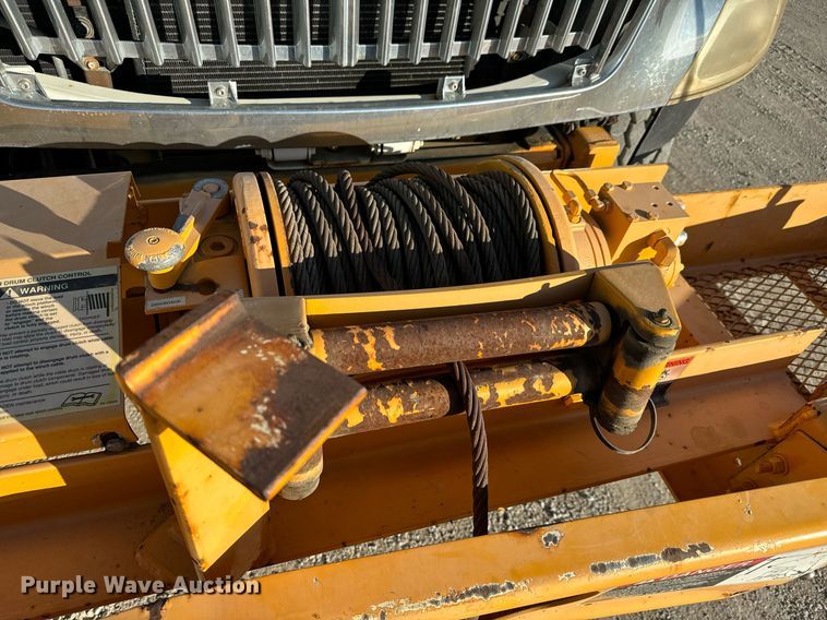 image for item NI9598 2011 International 4300  bucket truck