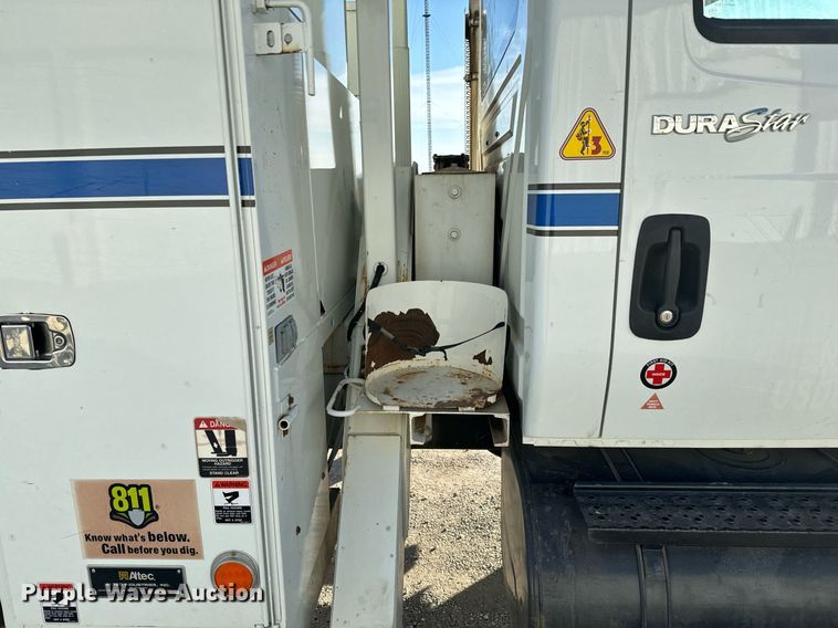 image for item NI9598 2011 International 4300  bucket truck