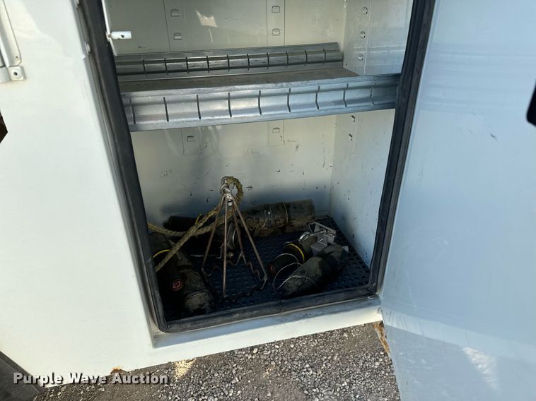 image for item NI9598 2011 International 4300  bucket truck