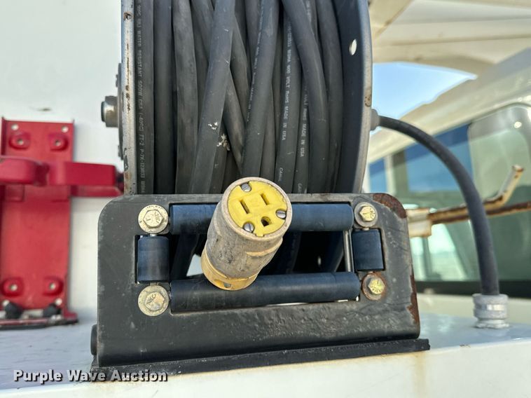 image for item NI9598 2011 International 4300  bucket truck