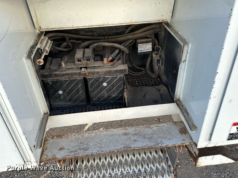 image for item NI9598 2011 International 4300  bucket truck