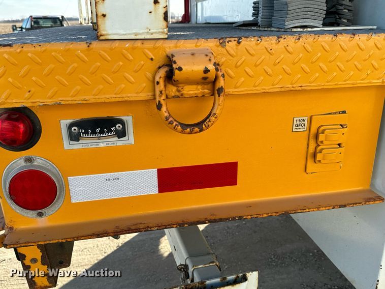 image for item NI9598 2011 International 4300  bucket truck