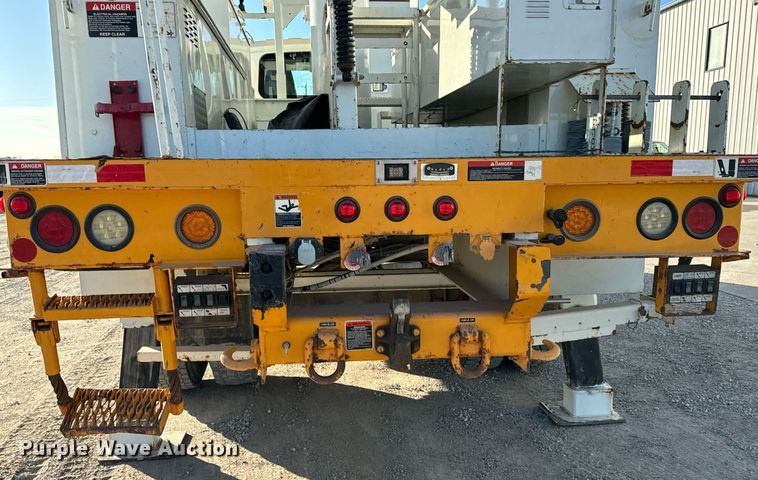 image for item NI9598 2011 International 4300  bucket truck