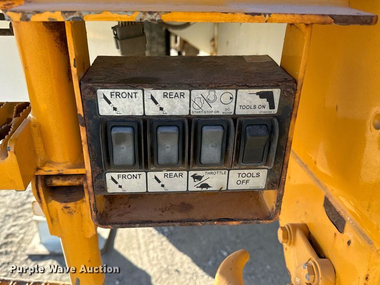 image for item NI9598 2011 International 4300  bucket truck