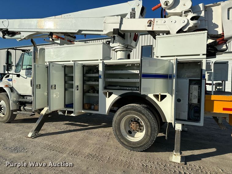 image for item NI9598 2011 International 4300  bucket truck