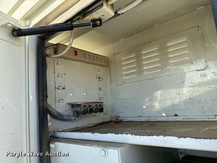 image for item NI9598 2011 International 4300  bucket truck