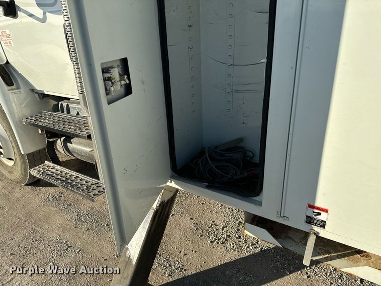 image for item NI9598 2011 International 4300  bucket truck