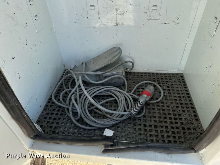 image for item NI9598 2011 International 4300  bucket truck