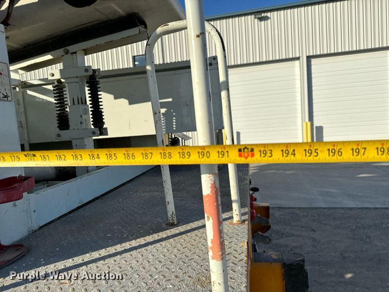 image for item NI9598 2011 International 4300  bucket truck