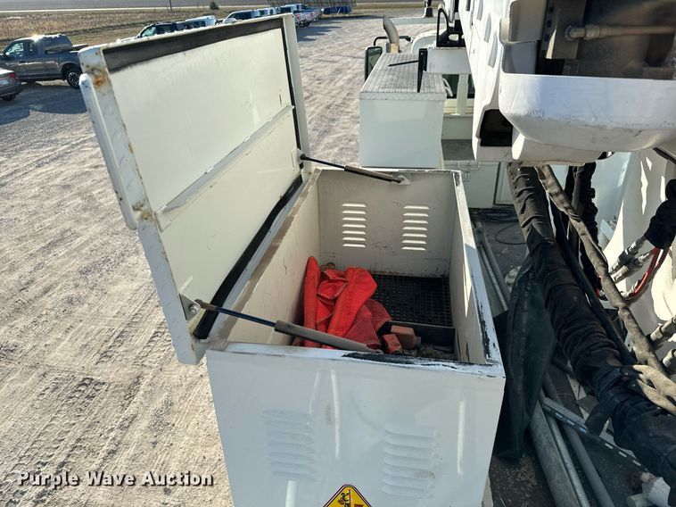 image for item NI9598 2011 International 4300  bucket truck