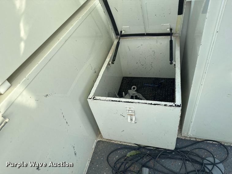 image for item NI9598 2011 International 4300  bucket truck