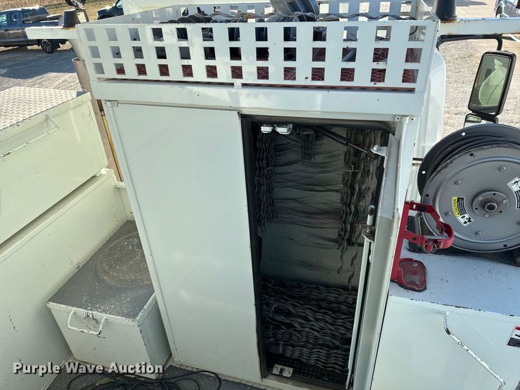 image for item NI9598 2011 International 4300  bucket truck