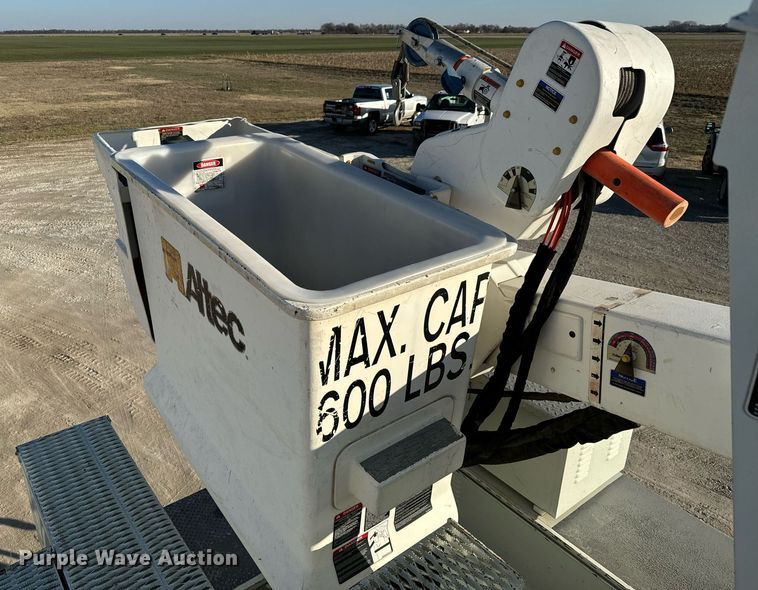 image for item NI9598 2011 International 4300  bucket truck